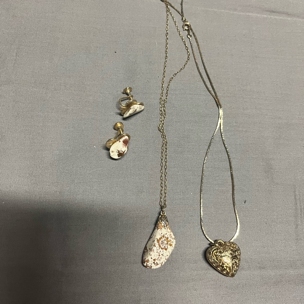 Bundle 3 pieces - vintage Gold and Cream Pendant Necklaces and Earring Set